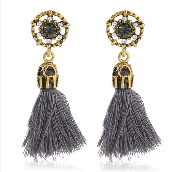 Jewelry - Vintage Crystal Grey Fringed Drop Earring
